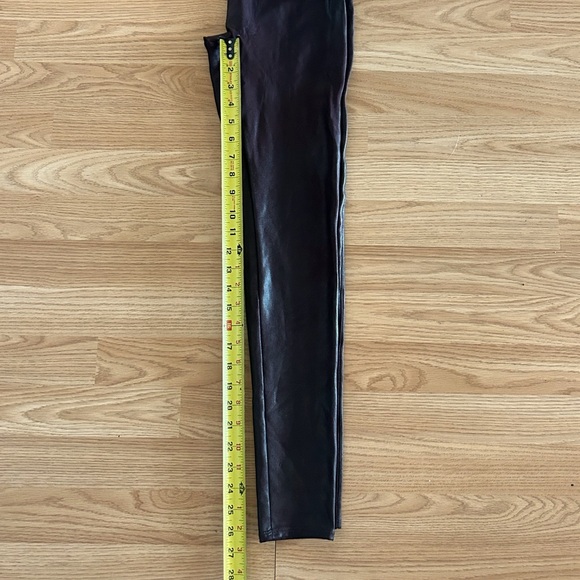 5/$20🎉 SPANX Burgundy Faux Leather Leggings Large - Picture 7 of 10